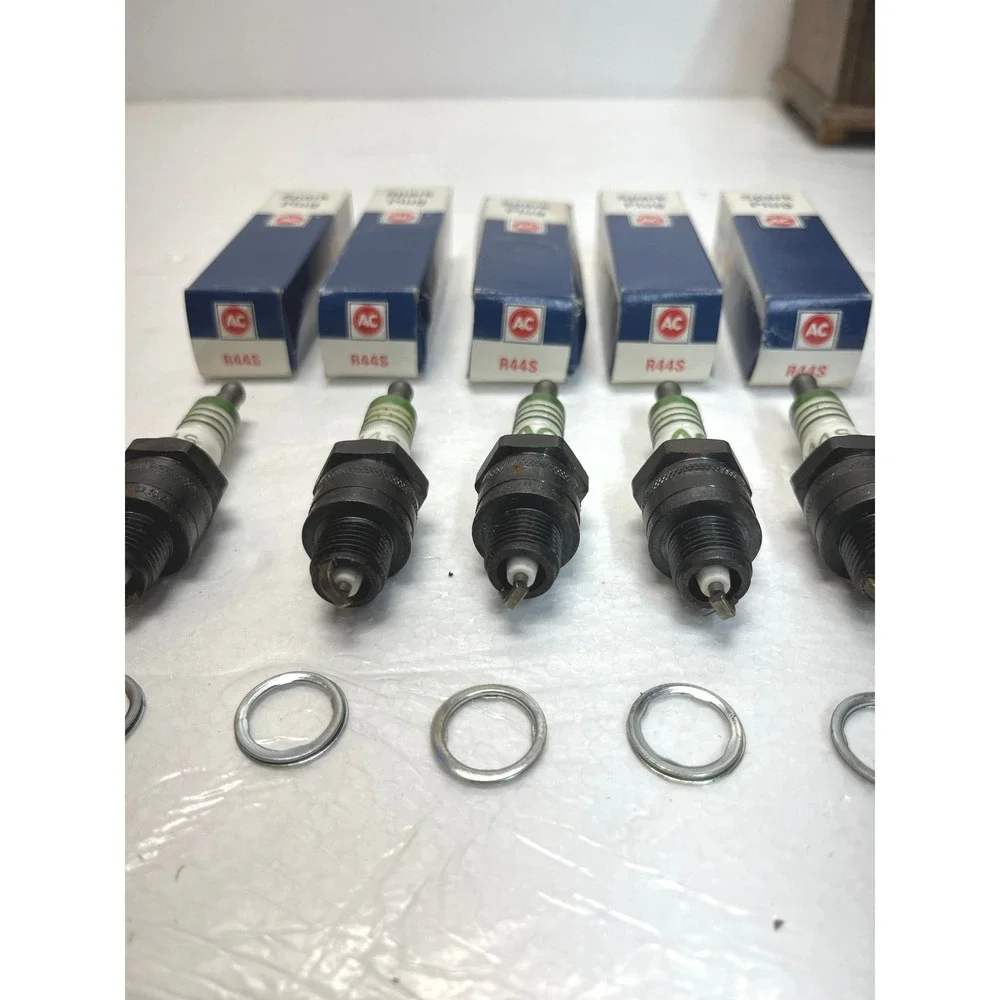 AC Spark Plug R44S NOS Acniter Vintage General Motors Corporation Set of‎ USA